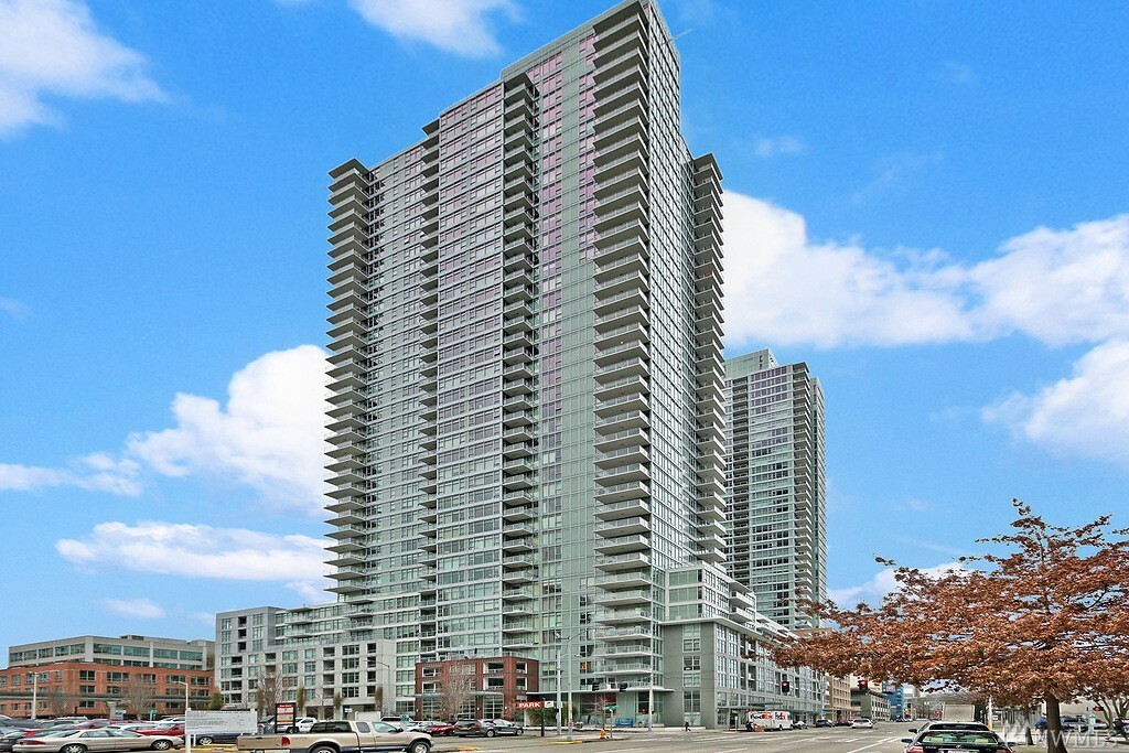 Property Photo: 588 Bell St 406 WA 98121