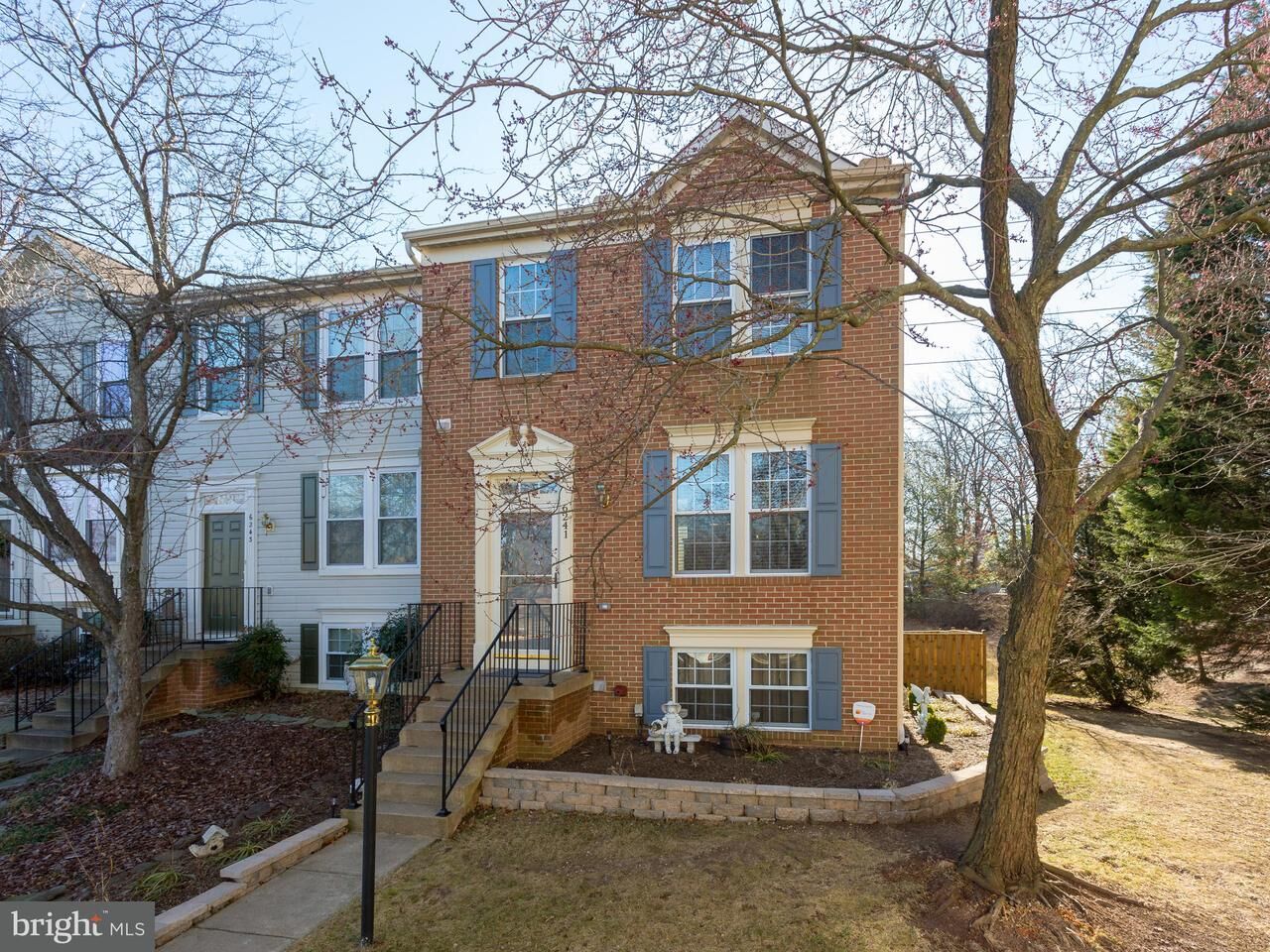 Property Photo: 6241 Abbottsbury Row VA 22315