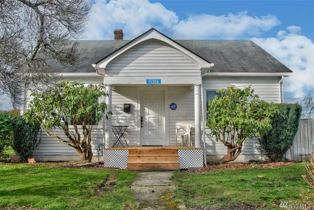 Property Photo:  15306 N Wall St  WA 98273 