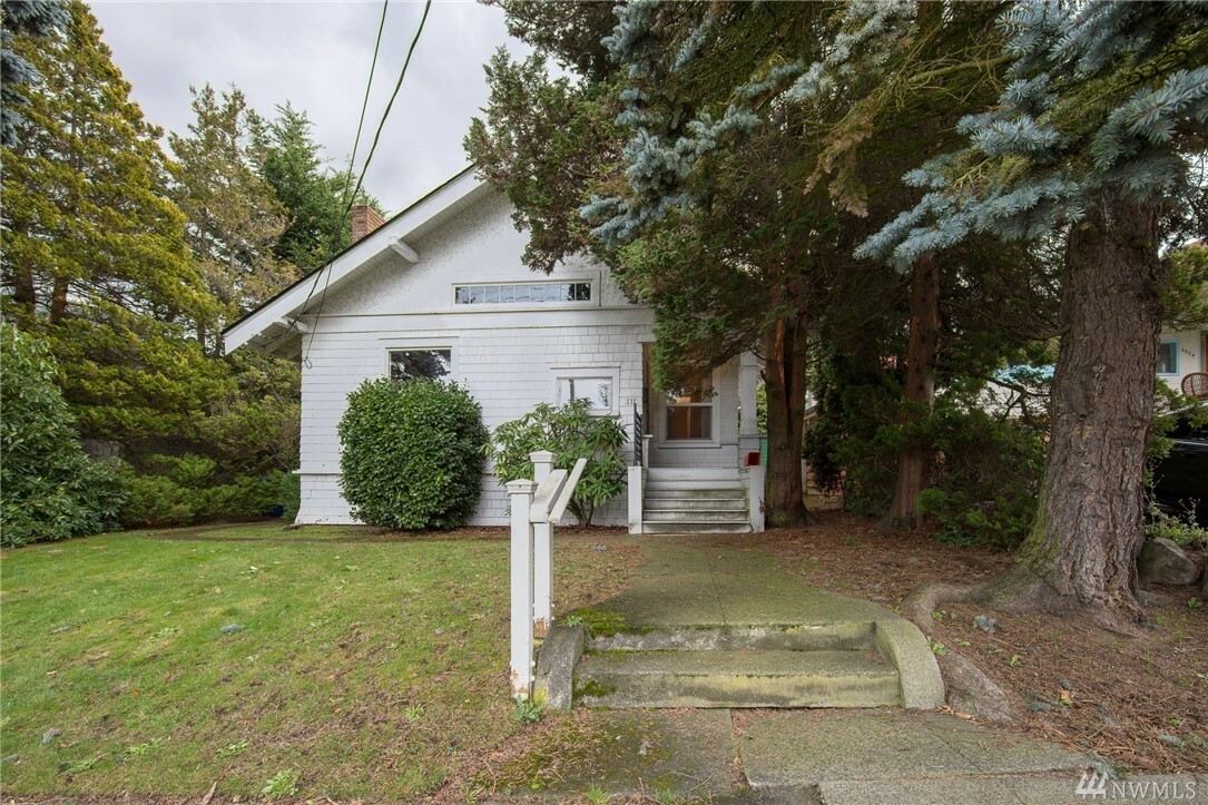 6010 Greenwood Ave N  Seattle WA 98103 photo