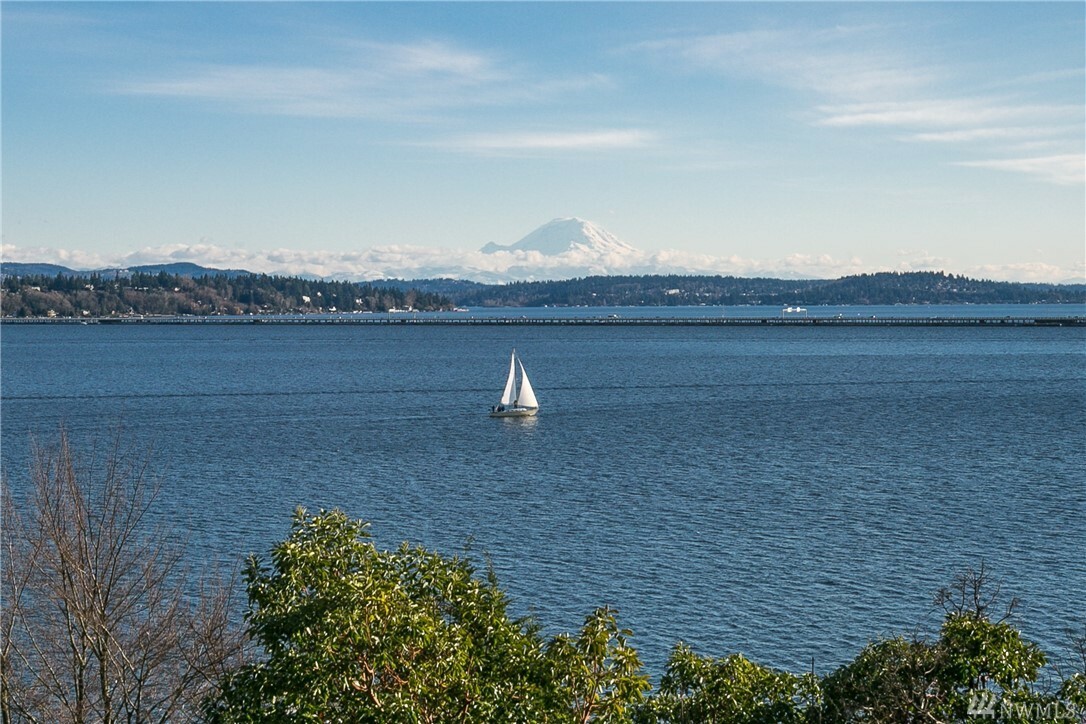 Property Photo: 5155 NE Latimer Place WA 98105
