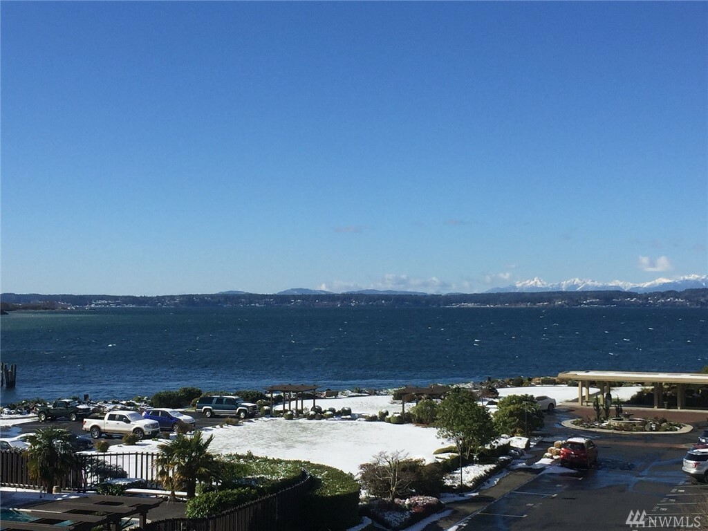 Property Photo: 6535 Seaview Ave NW 404B WA 98117