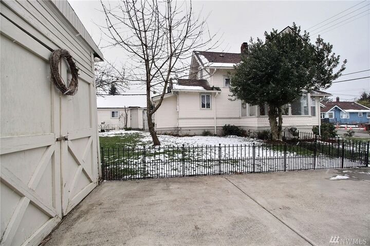 Property Photo: 3517 E Roosevelt Ave WA 98404