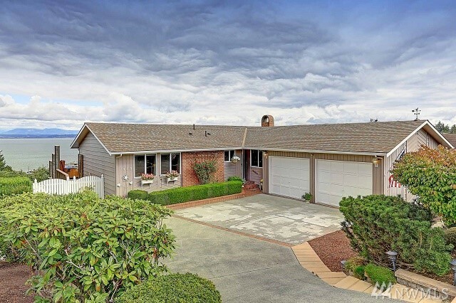 Property Photo: 1459 Carol St WA 98282