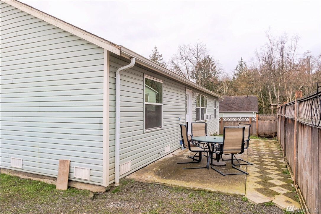 Property Photo: 814 Park Cottage Place WA 98284
