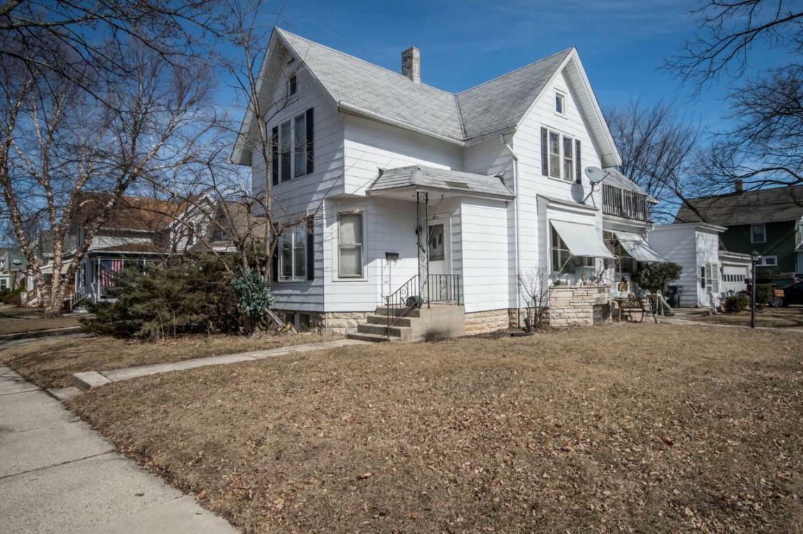 Property Photo:  801 Oakland Ave  WI 53186 