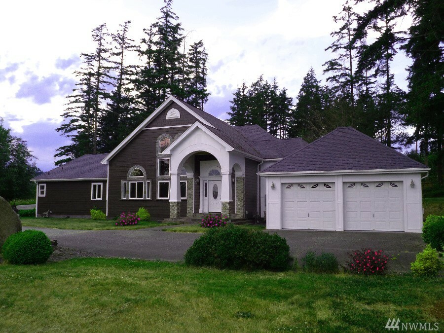 Property Photo:  116 Woodland Dr  WA 98282 