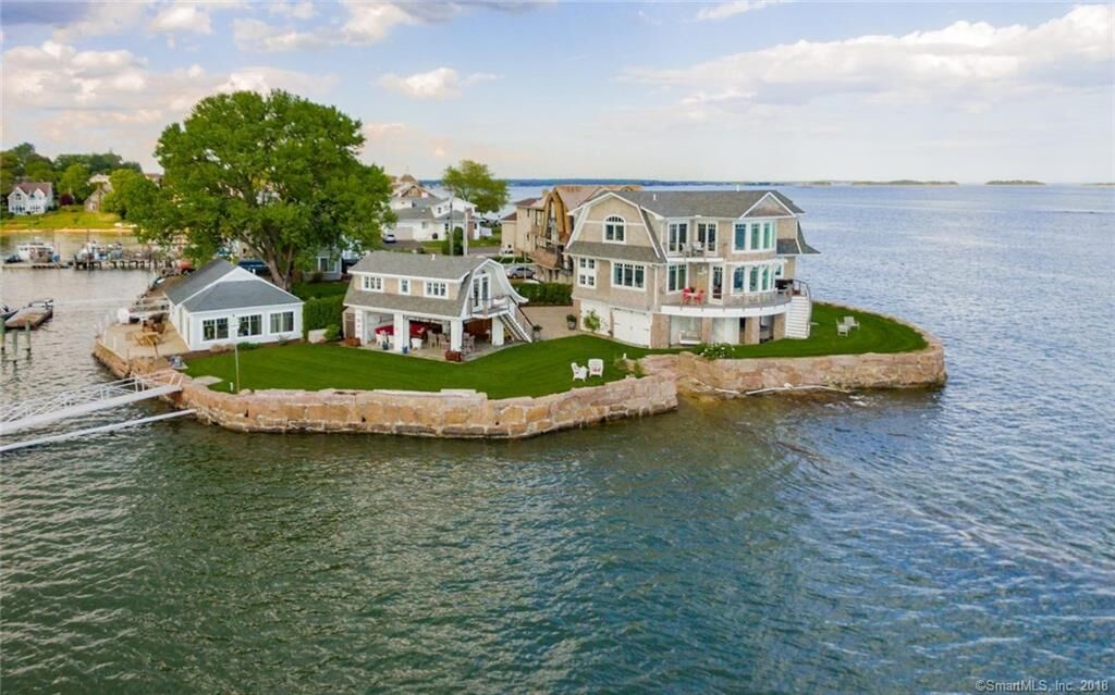 Property Photo: 290 Linden Avenue CT 06405