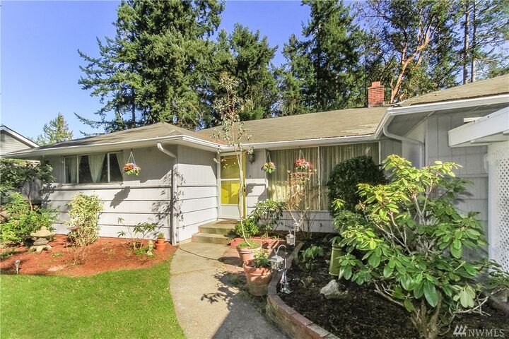 Property Photo:  11338 28th Ave NE  WA 98125 