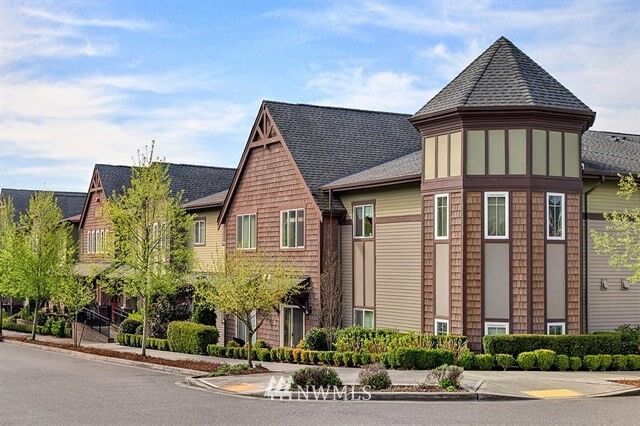Property Photo: 973 Ingram Street NE A103 WA 98029