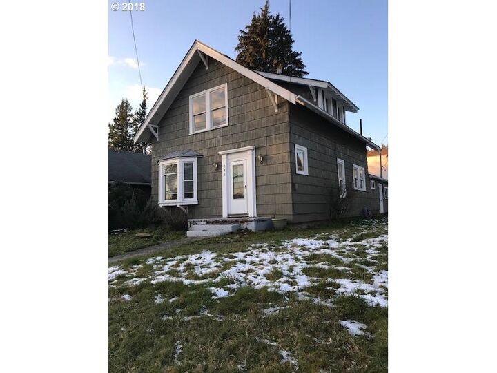 341 SW Vancouver Ave  Stevenson WA 98648 photo