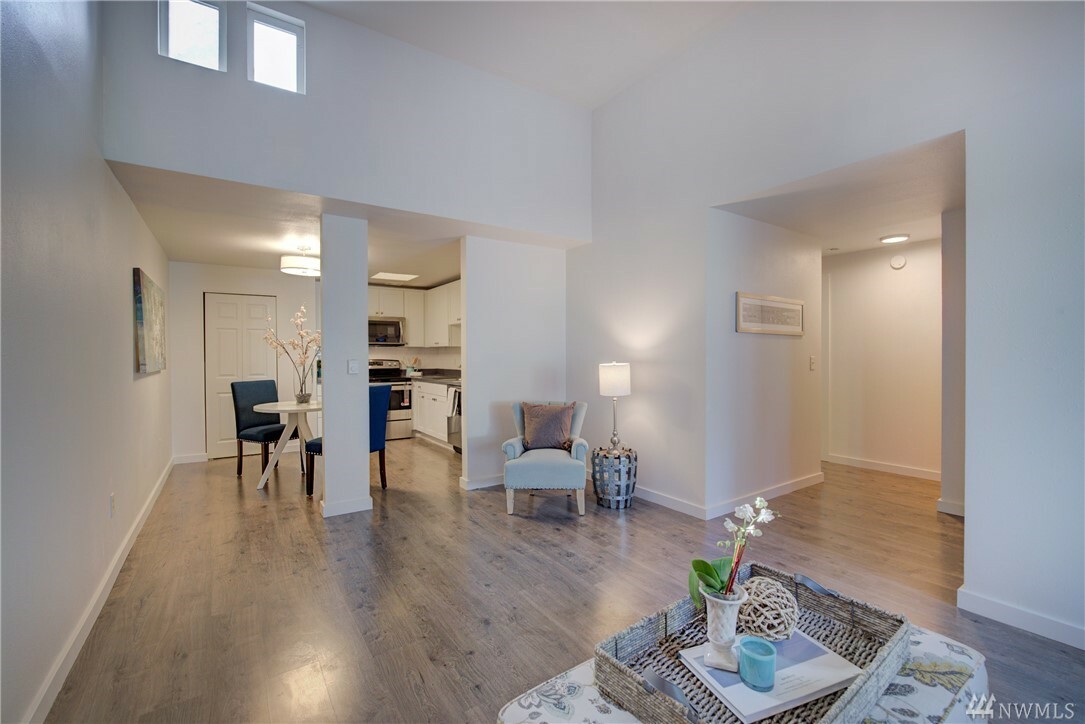 Property Photo:  4300 NE Sunset Blvd B8  WA 98059 