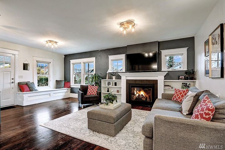 Property Photo:  3244 Walnut Ave SW  WA 98116 