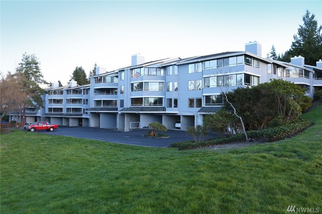 Property Photo:  1226 6th Ave S A303  WA 98020 