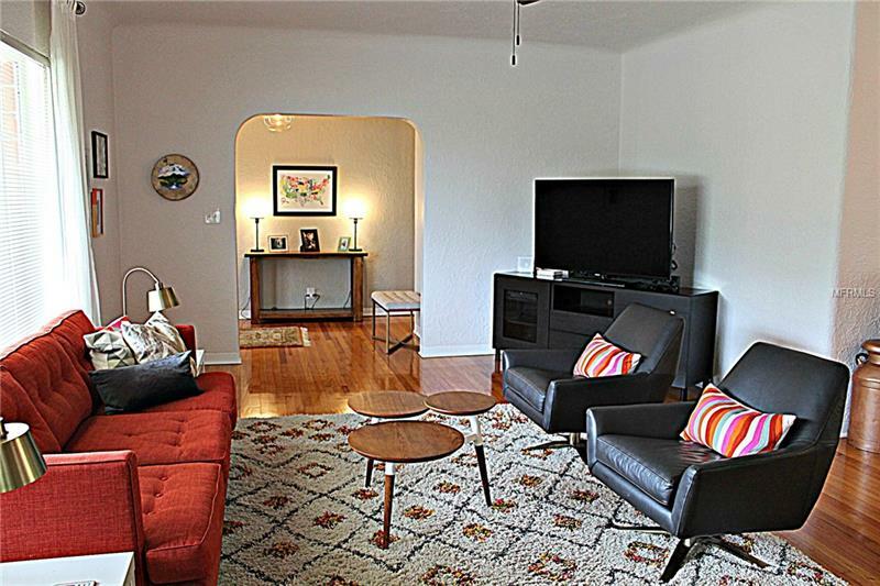 Property Photo: 412 E Park Avenue FL 33853