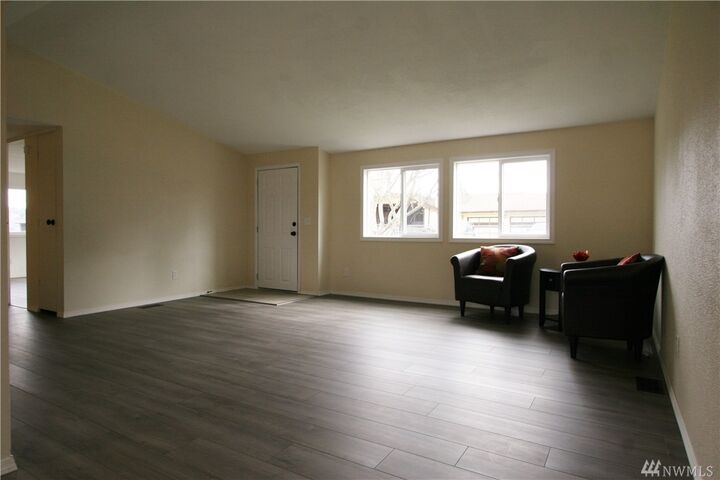 Property Photo:  701 Vienna St  WA 98531 