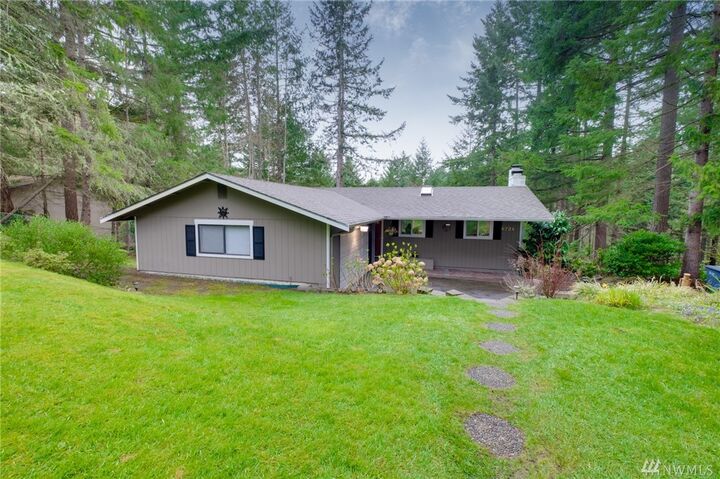 Property Photo: 6724 Rosemount Dr NW WA 98335