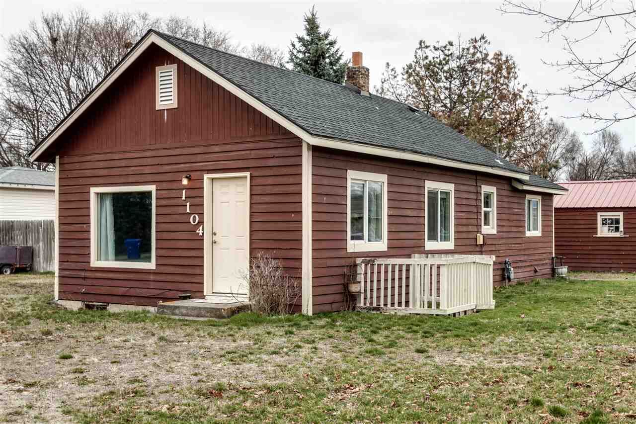 Property Photo:  1104 N Long Rd  WA 99016-8505 