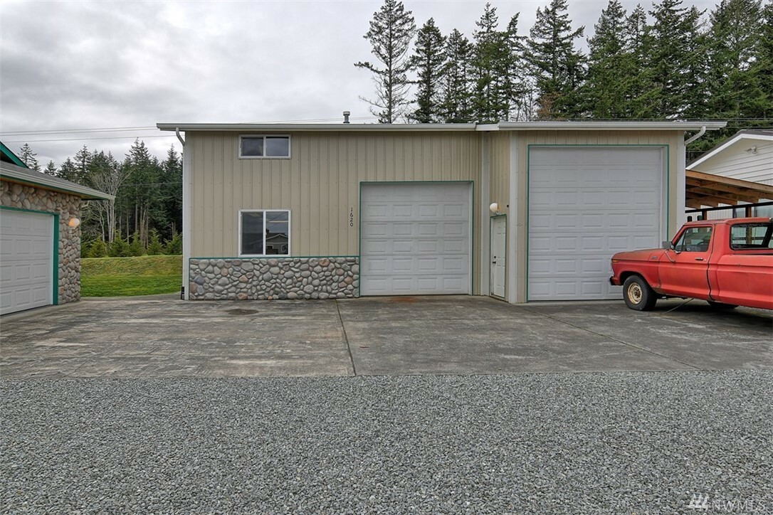 Property Photo: 1620 Country Club Dr WA 98282