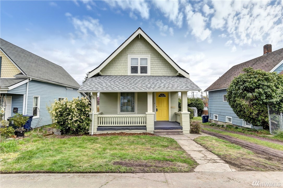 Property Photo:  3719 S Yakima Ave  WA 98418 