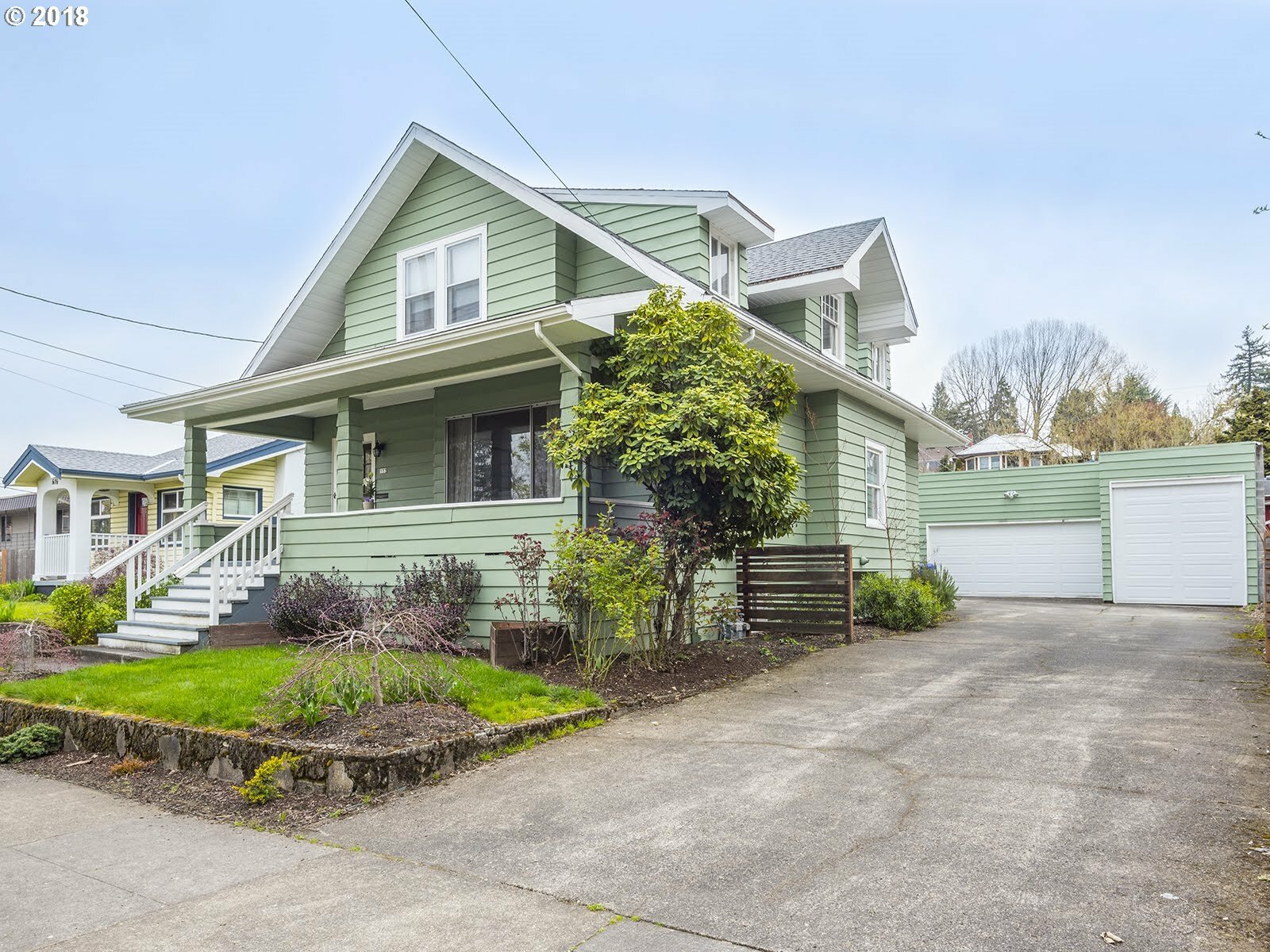 Property Photo:  622 SE 60th Ave  OR 97215 