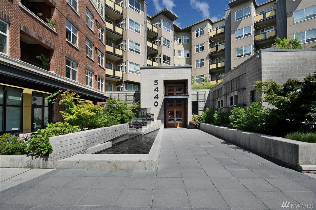 Property Photo: 5440 Leary Ave NW 319 WA 98107
