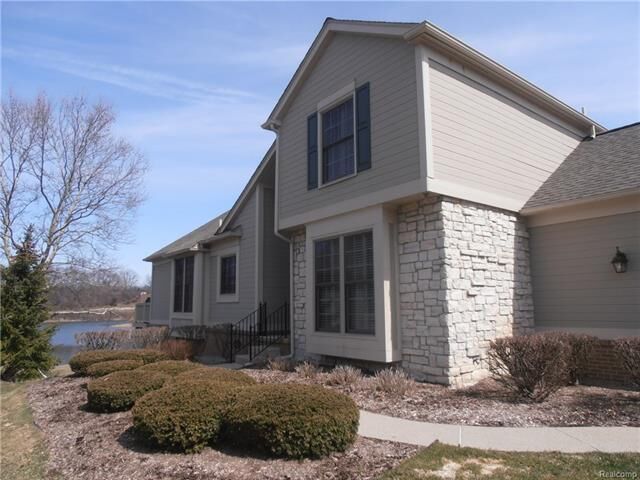 529 Newburne Pointe  Bloomfield Twp MI 48304 photo