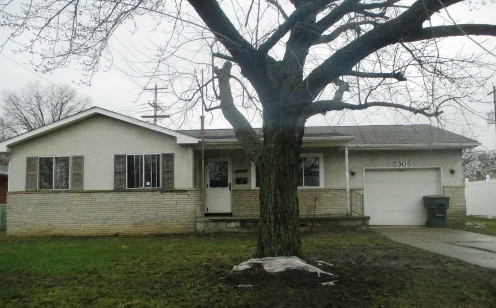 Property Photo:  5305 Karl Road  OH 43229 