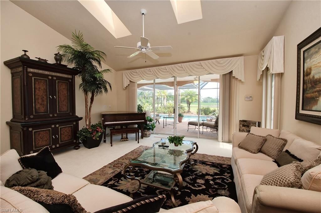 Property Photo:  214 Edgemere Way  FL 34105 