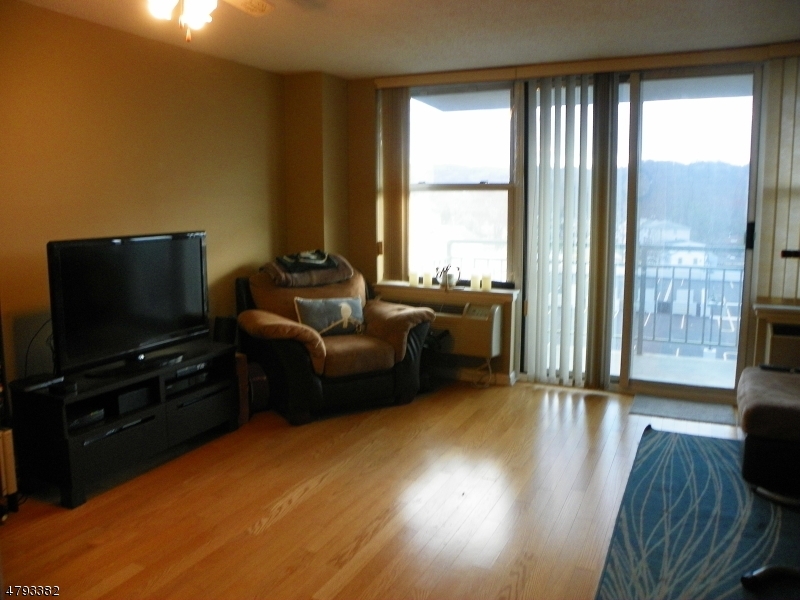 Property Photo:  300 Main St, Unit 604  NJ 07424 