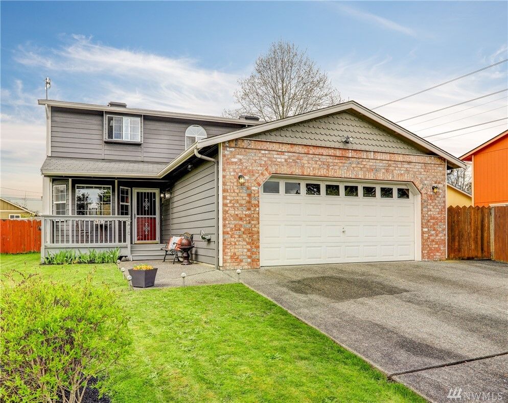 Property Photo:  8410 E Sherwood St  WA 98445 