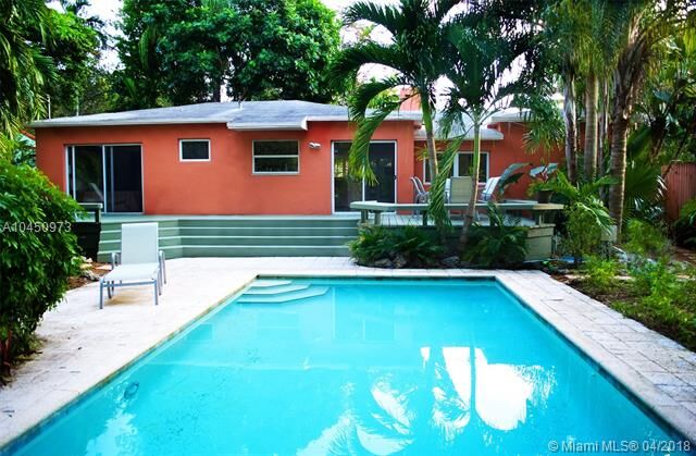 Property Photo: 4055 Bonita Ave FL 33133