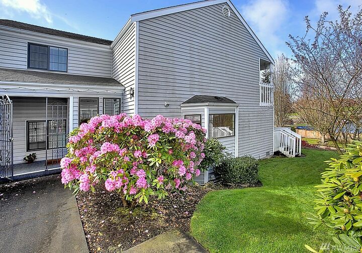 2801 N Narrows Dr D4  Tacoma WA 98407 photo