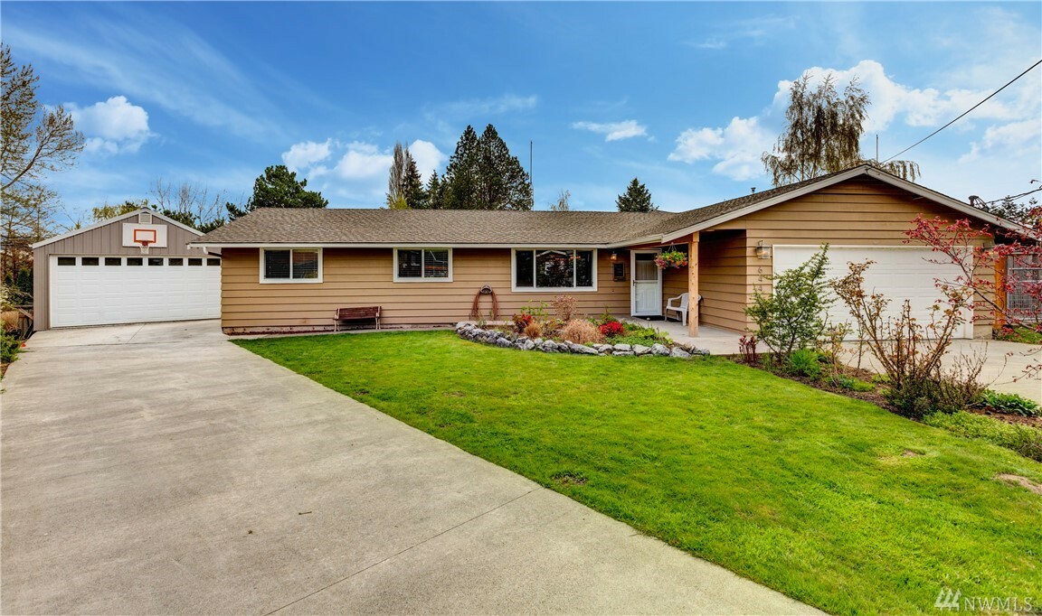 Property Photo:  644 Leroy Place  WA 98226 