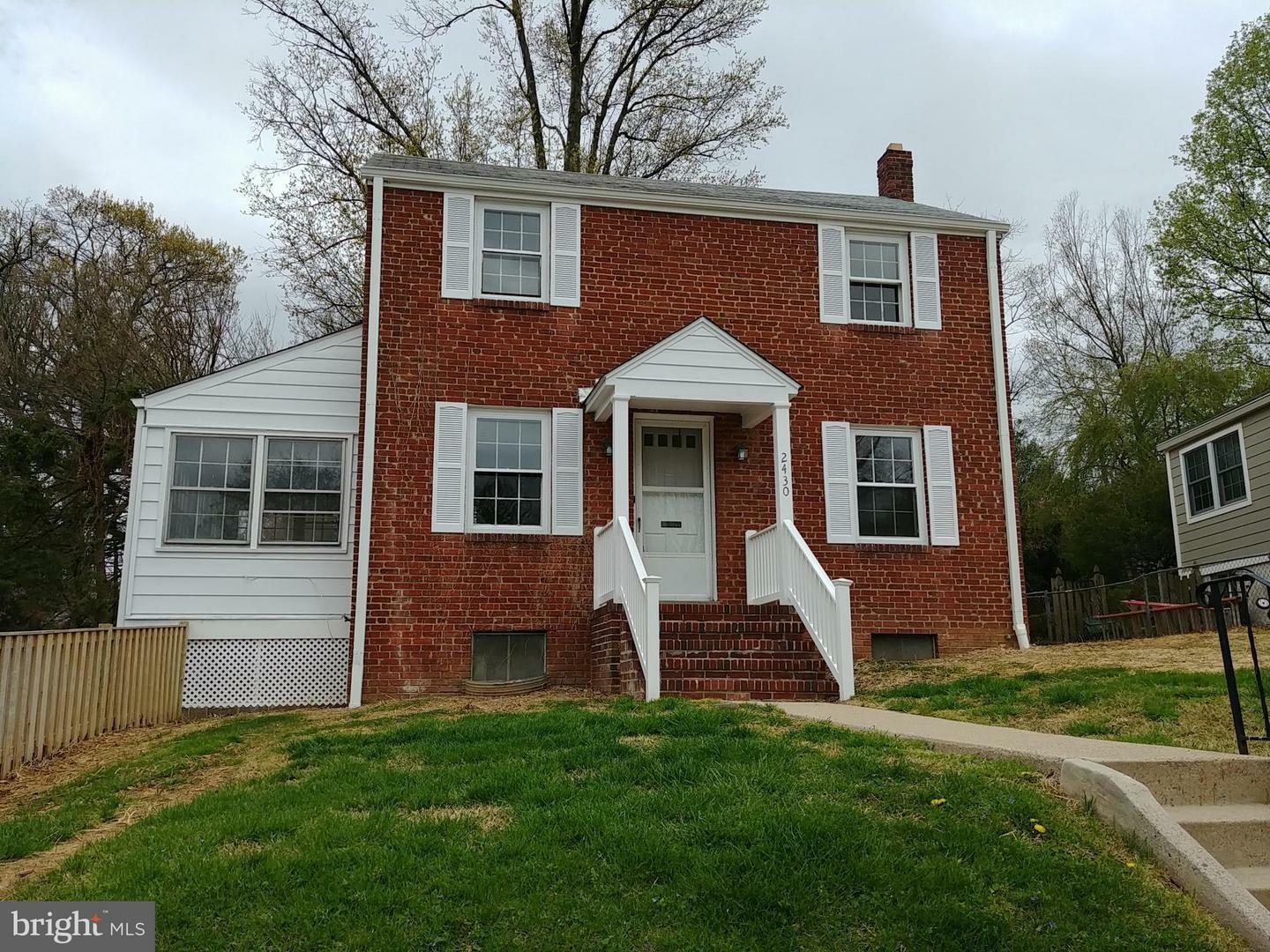 Property Photo:  2430 Powhatan Street N  VA 22207 