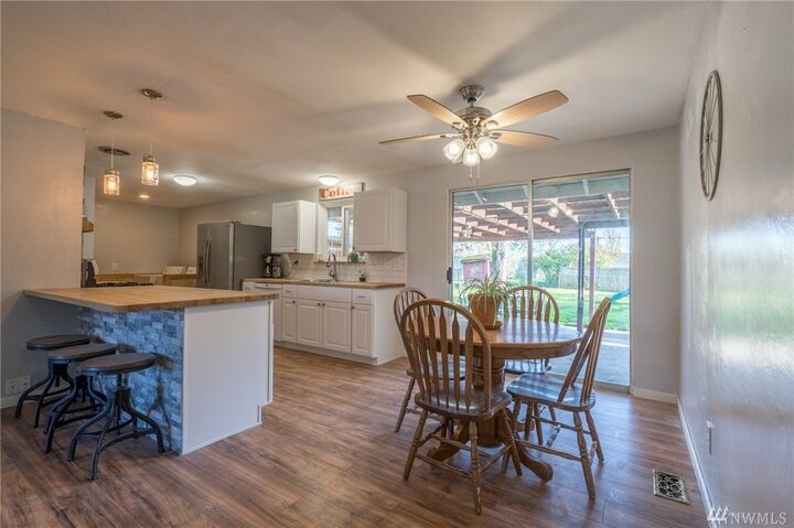 Property Photo:  599 SE 4th Avenue  WA 98277 