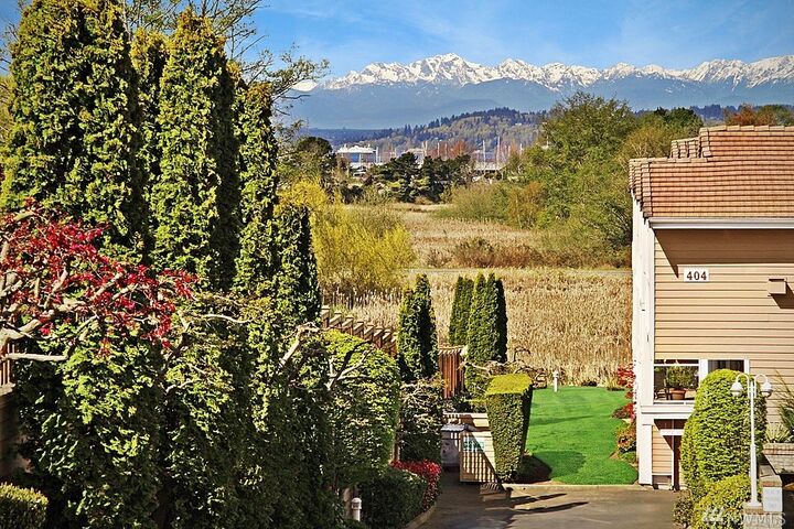 Property Photo:  404 3rd Ave S A-306  WA 98020 