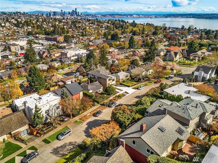 2439 36th Ave W  Seattle WA 98199 photo