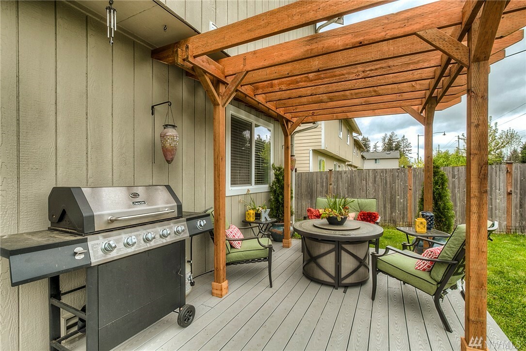 Property Photo: 27217 213th Place SE WA 98038