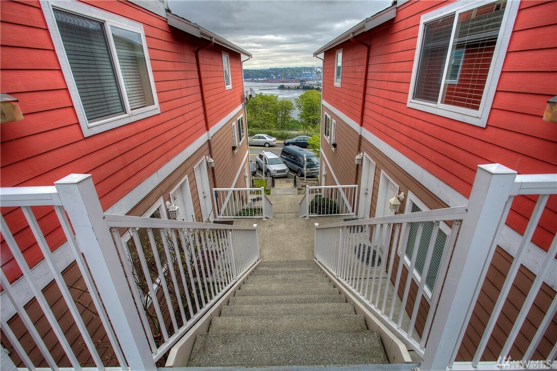 Property Photo:  220 Broadway 12  WA 98402 