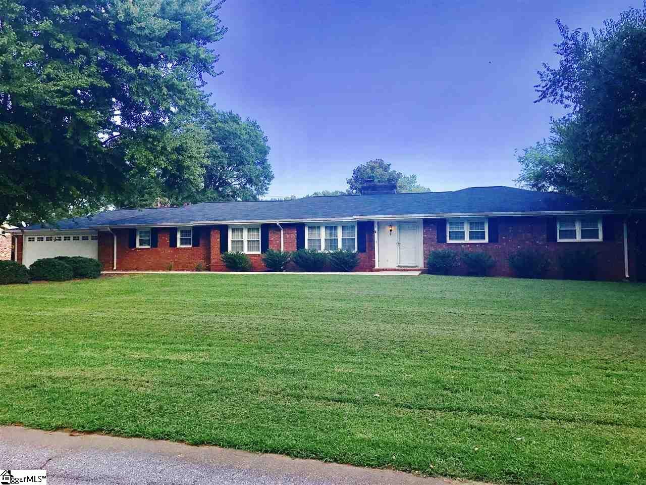 Property Photo:  310 Lowndes Drive  SC 29307