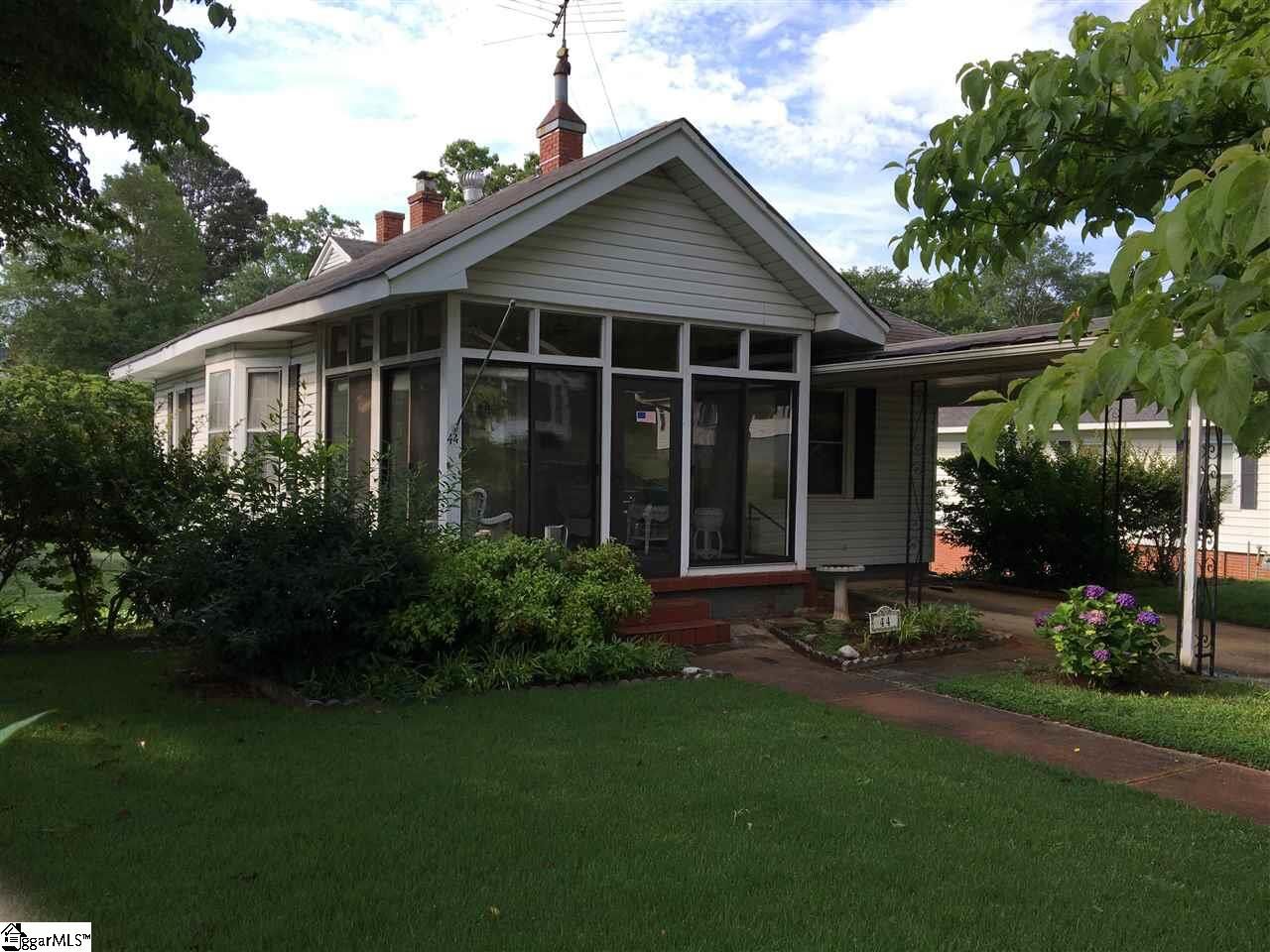 Property Photo:  44 Spartanburg Road  SC 29365 