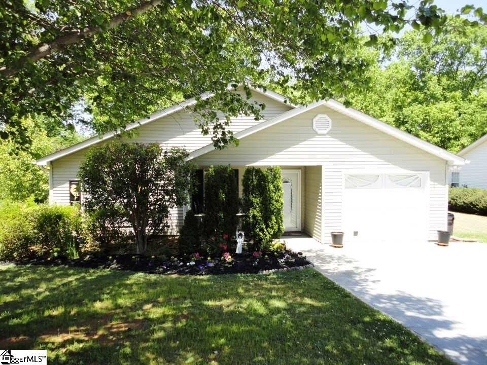 Property Photo: 426 Maplewood Circle SC 29651