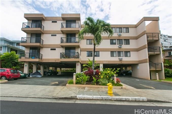 Property Photo:  724 Spencer Terrace 305  HI 96813 