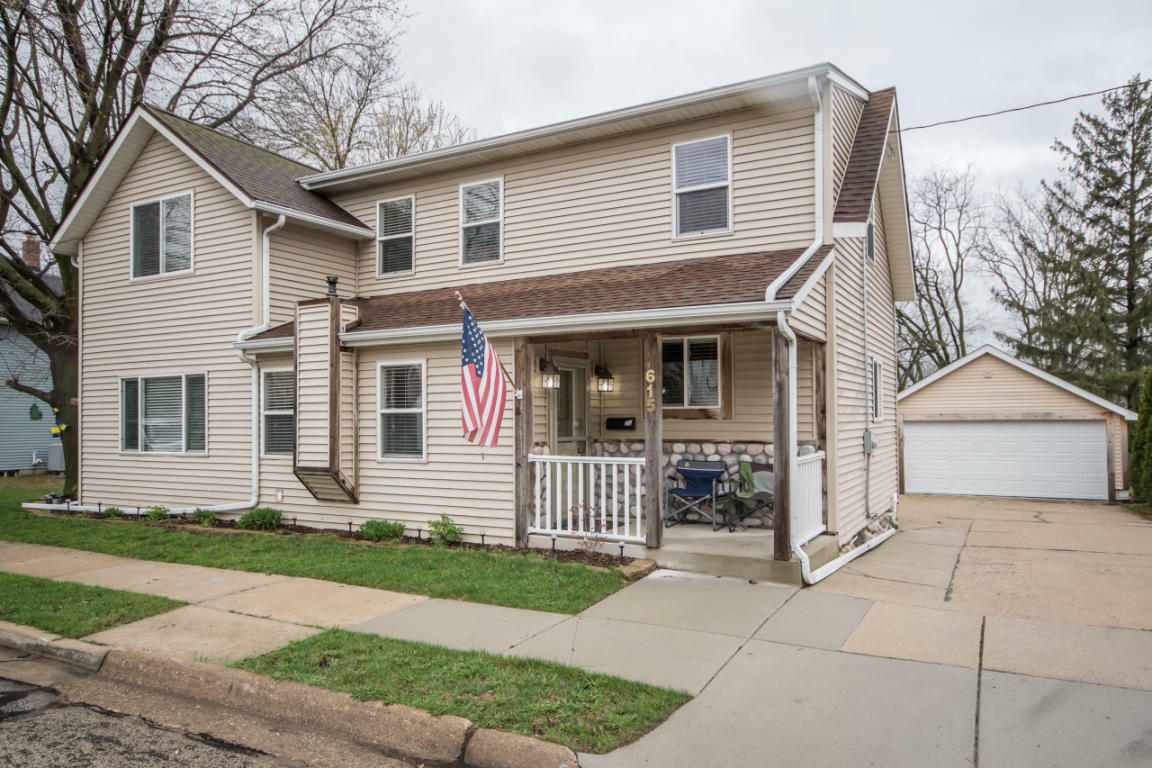 Property Photo:  615 Forest St  WI 53027 