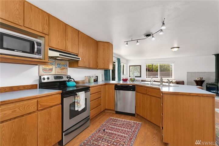 Property Photo:  12037 75th Ave S  WA 98178 