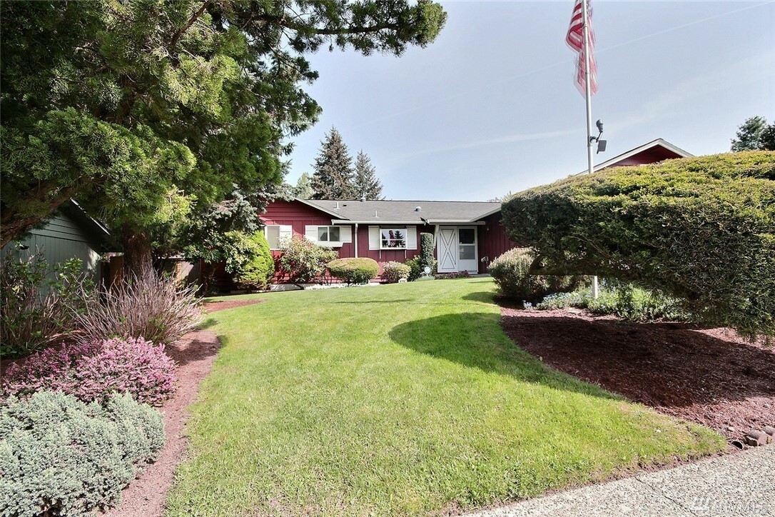 Property Photo:  8726 NE 139th St  WA 98034 