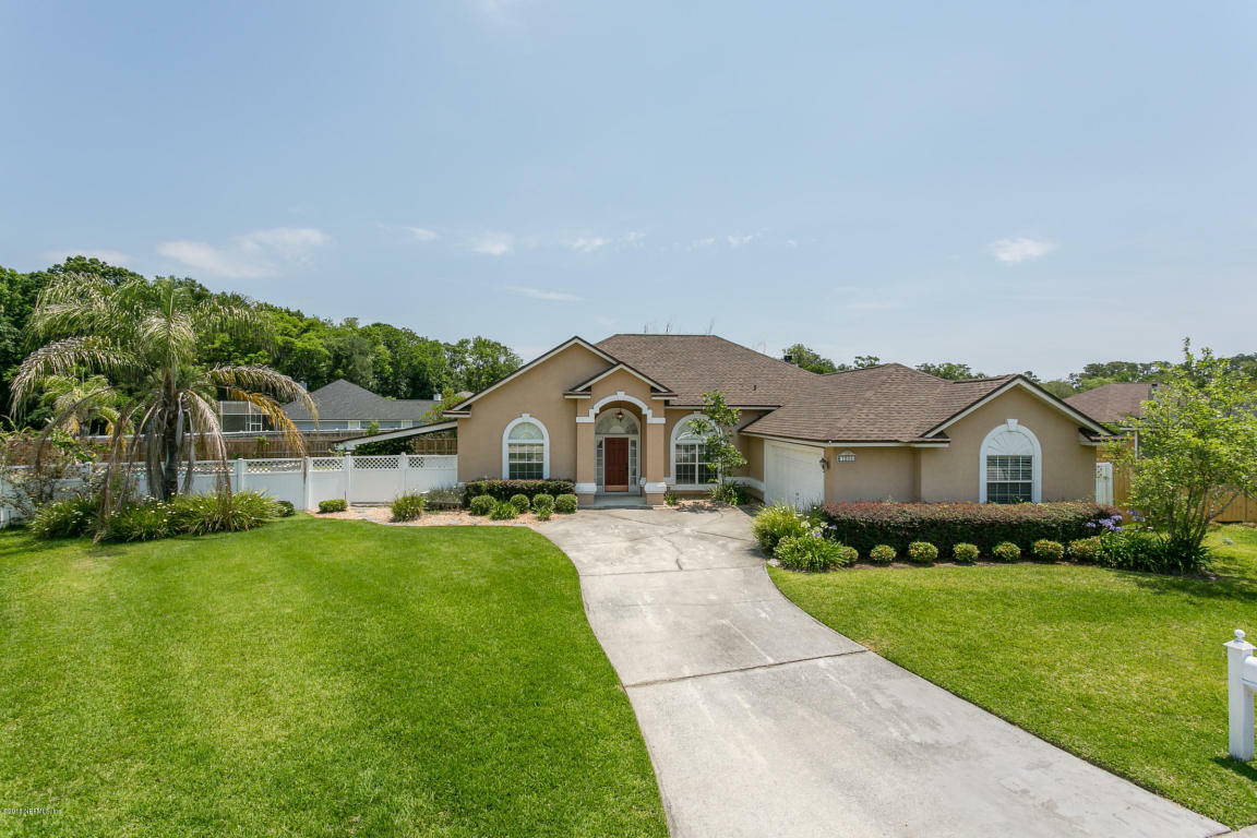 Property Photo: 1205 Canopy Court FL 32073