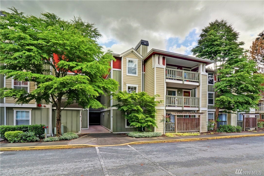 Property Photo:  7711 NE 175th St F205  WA 98028 