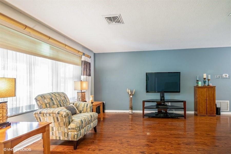 Property Photo: 1907 Oro Court FL 33764
